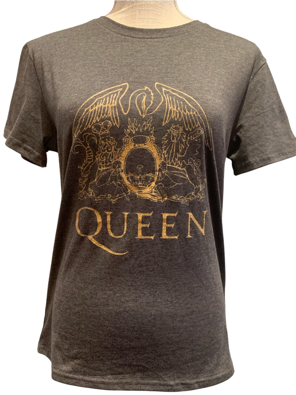 👸🏻QUEEN👸🏻 AWESOME BAND SHORT SLEEVE TEE! EXCELLENT CONDITION! NEVER WORN!